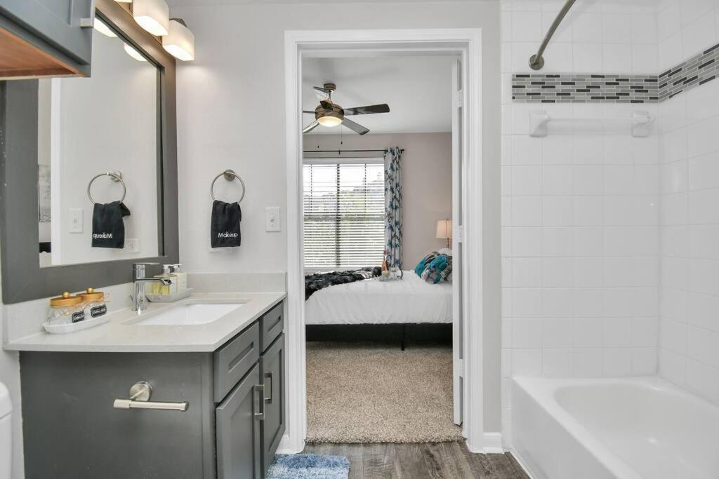 Apartamento Chic Retreat-Walk To Nrg-Pool Houston Exterior foto