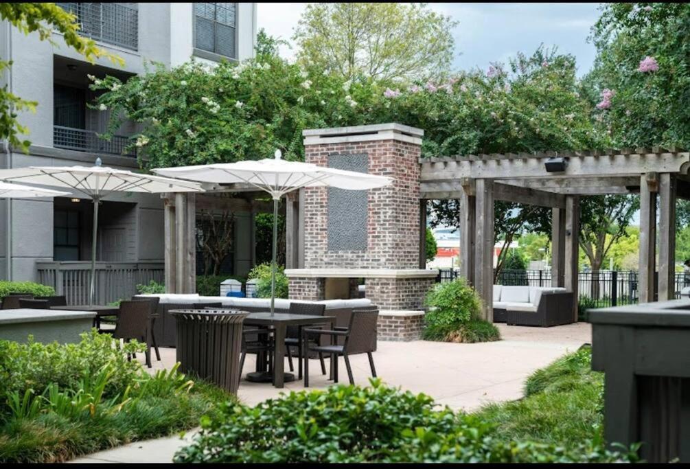 Apartamento Chic Retreat-Walk To Nrg-Pool Houston Exterior foto